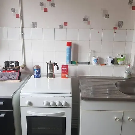 2 A 6 Pers Dans Surveillee * Charleville-Mezieres